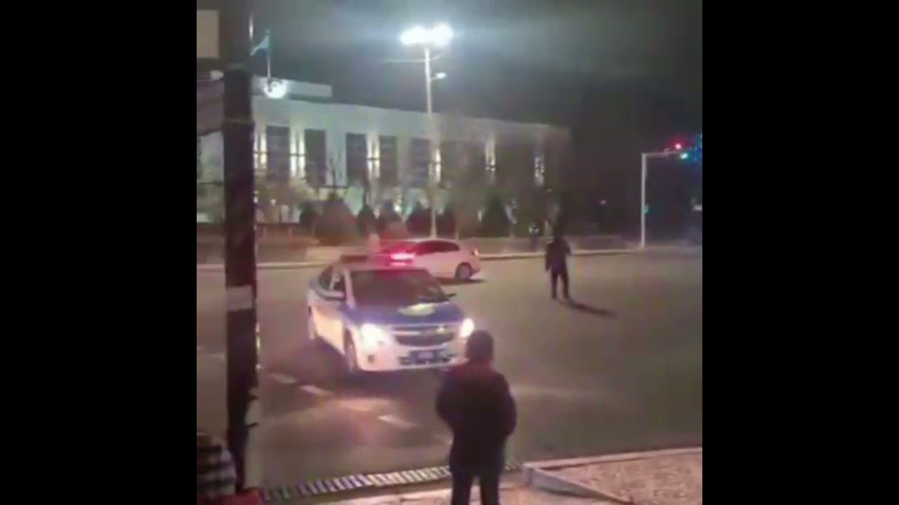 В АКТАУ ПЕРЕКРЫЛИ ДОРОГУ ПЕРЕД ОБЛАСТНЫМ АКИМАТОМ