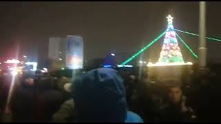 В АКТАУ ВЫШЛИ НА МИТИНГ. МИТИНГУЮЩИЕ ПЕРЕКРЫЛИ ДОРОГУ ПЕРЕД АКИМАТОМ